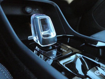 2024 Volvo XC40 B5 Plus Dark Theme