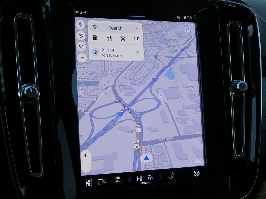 2024 Volvo XC40 B5 Plus Dark Theme