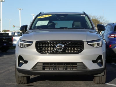2024 Volvo XC40 B5 Plus Dark Theme