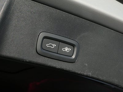 2024 Volvo XC40 B5 Plus Dark Theme