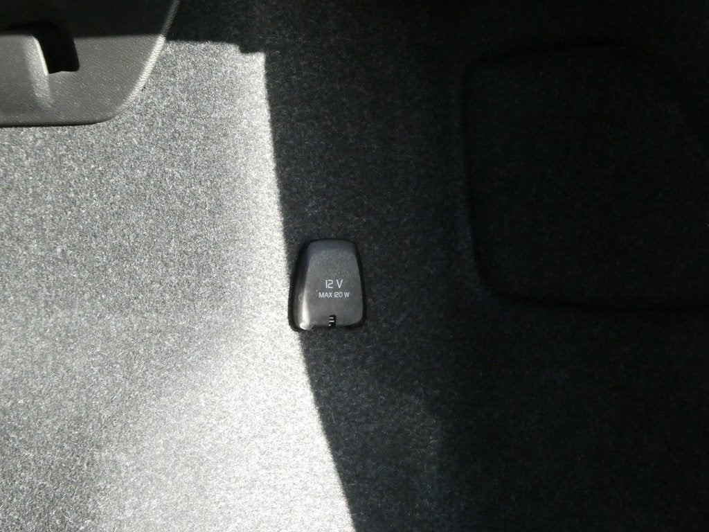 2024 Volvo XC40 B5 Plus Dark Theme