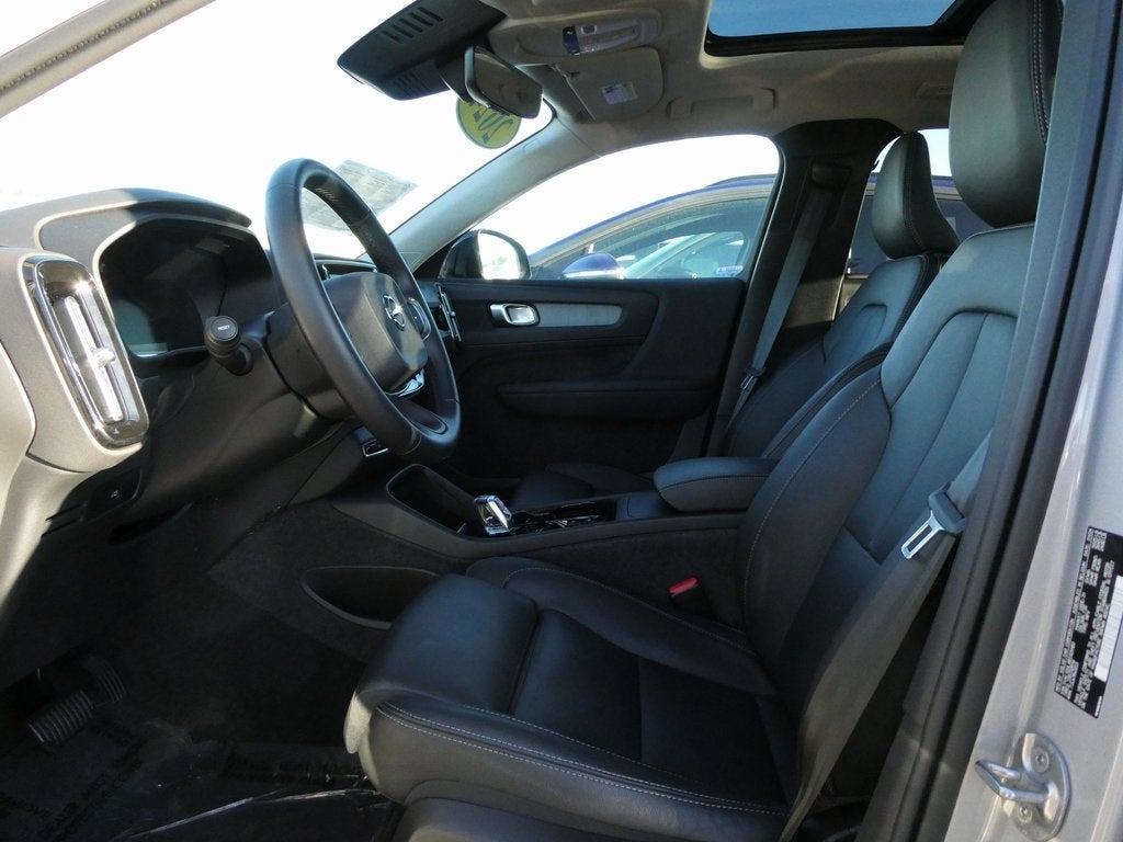 2024 Volvo XC40 B5 Plus Dark Theme