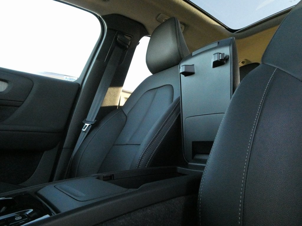 2024 Volvo XC40 B5 Plus Dark Theme