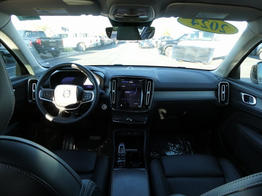 2024 Volvo XC40 B5 Plus Dark Theme