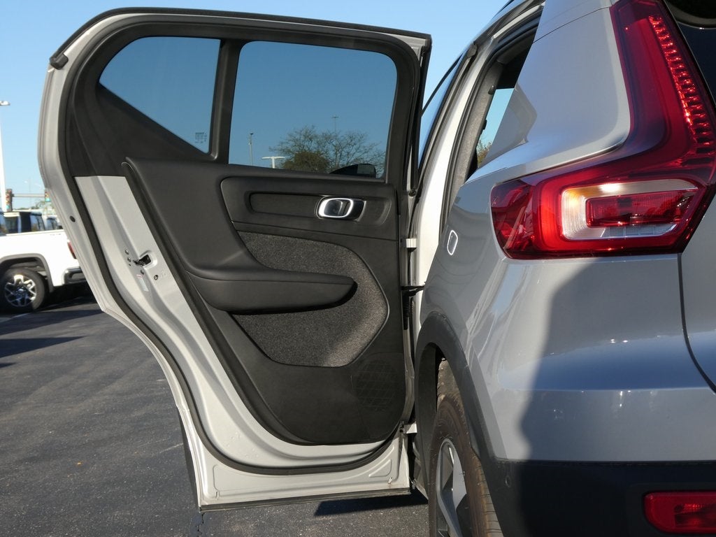 2024 Volvo XC40 B5 Plus Dark Theme