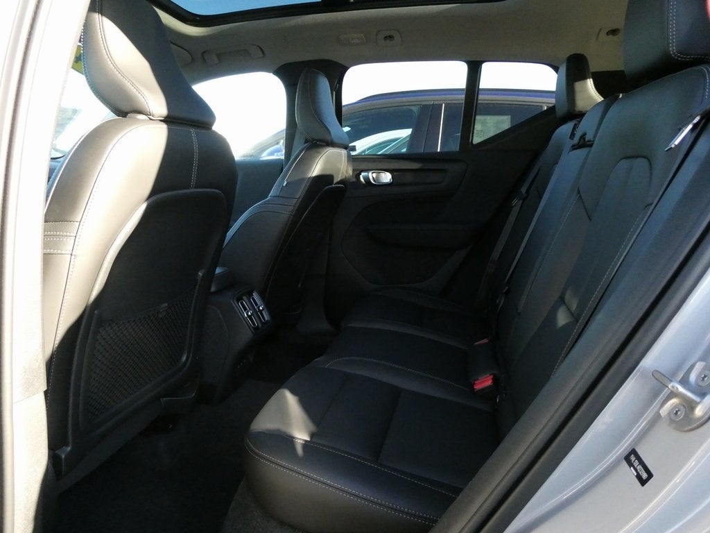 2024 Volvo XC40 B5 Plus Dark Theme