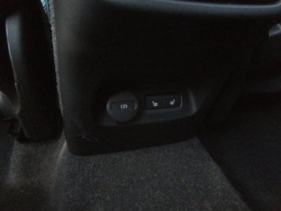 2024 Volvo XC40 B5 Plus Dark Theme