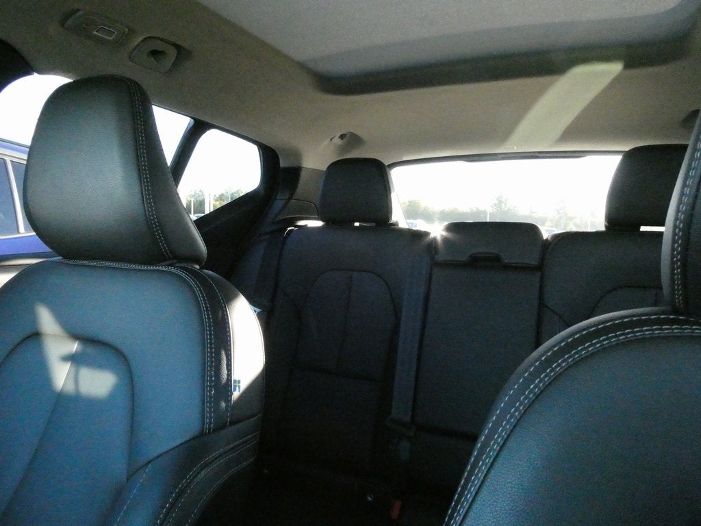 2024 Volvo XC40 B5 Plus Dark Theme