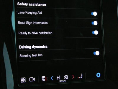 2024 Volvo XC40 B5 Plus Dark Theme