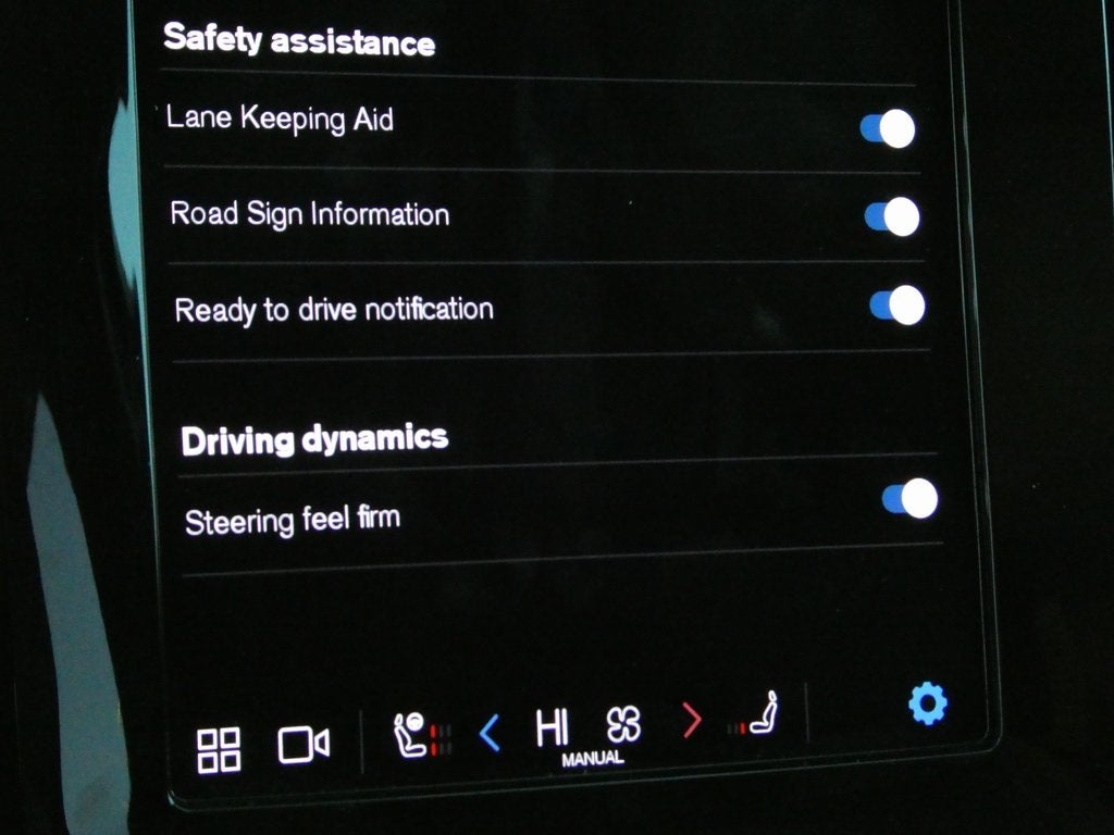 2024 Volvo XC40 B5 Plus Dark Theme