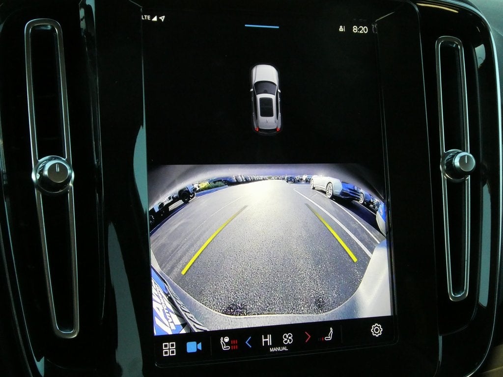 2024 Volvo XC40 B5 Plus Dark Theme