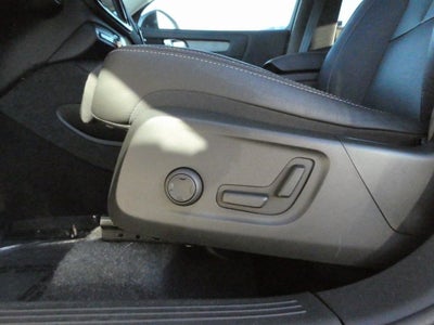 2024 Volvo XC40 B5 Plus Dark Theme