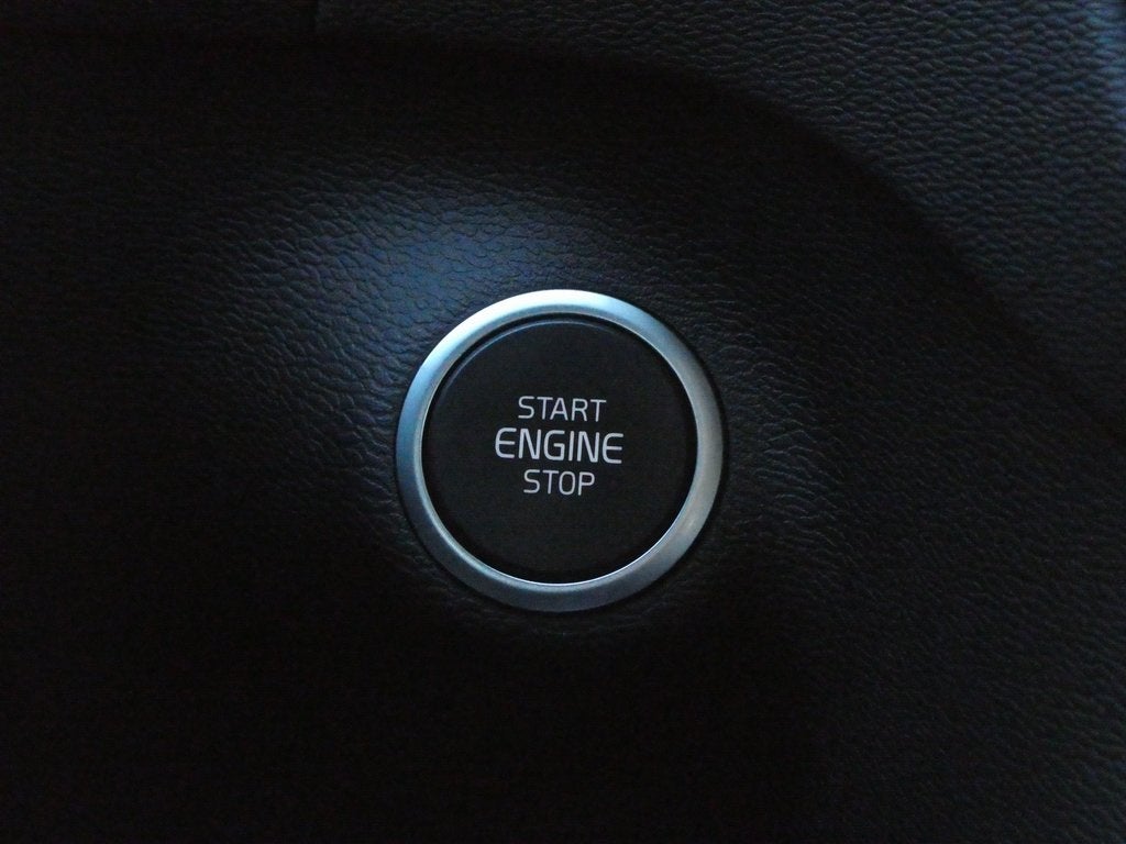 2024 Volvo XC40 B5 Plus Dark Theme